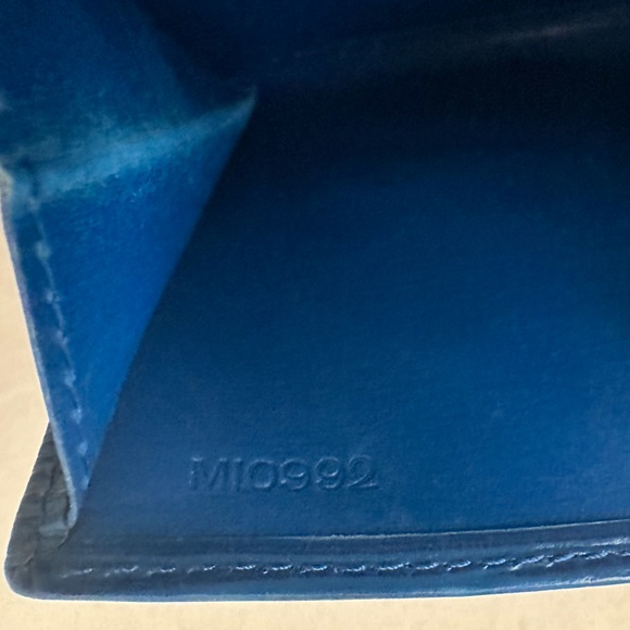 Authentic Louis Vuitton Blue Epi Porte Monnaie wallet. - Picture 10 of 10